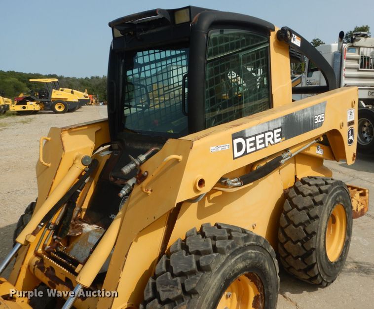 image for item GR9824 2009 John Deere 325  skid steer loader
