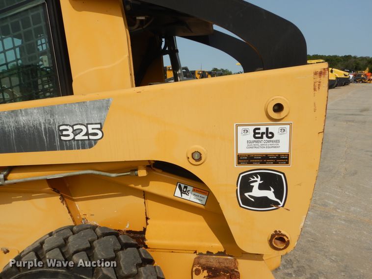 image for item GR9824 2009 John Deere 325  skid steer loader