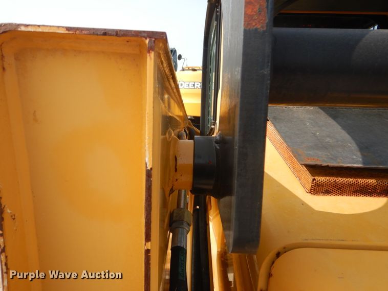 image for item GR9824 2009 John Deere 325  skid steer loader