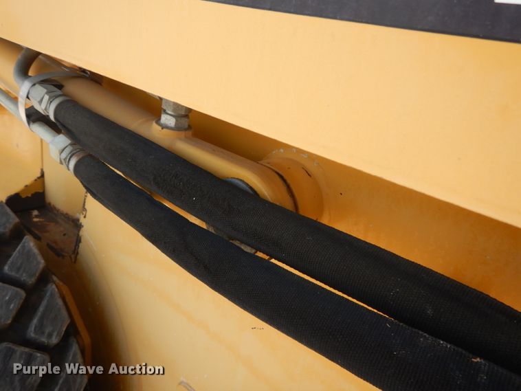 image for item GR9824 2009 John Deere 325  skid steer loader