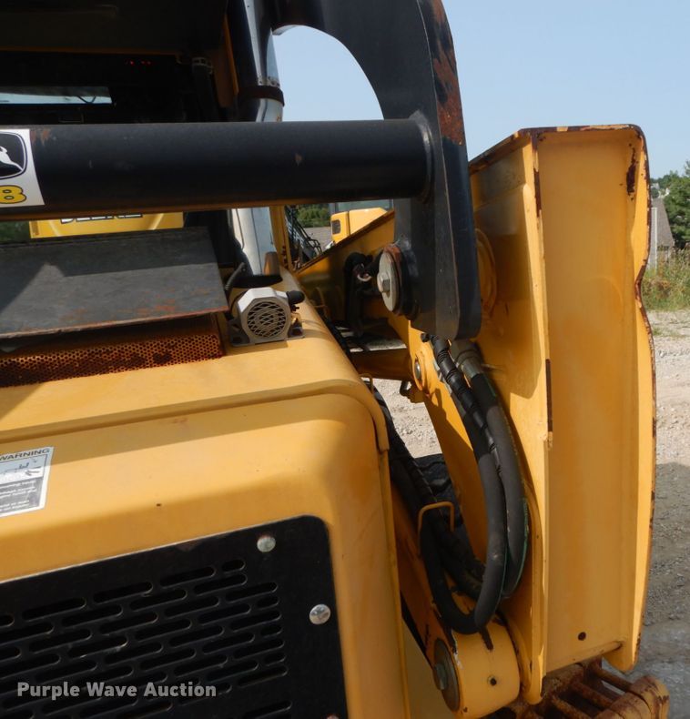 image for item GR9824 2009 John Deere 325  skid steer loader