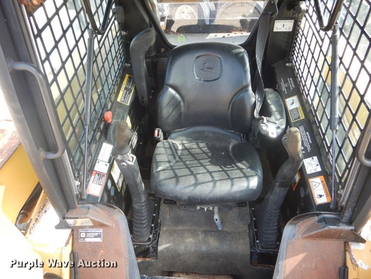 image for item GR9824 2009 John Deere 325  skid steer loader