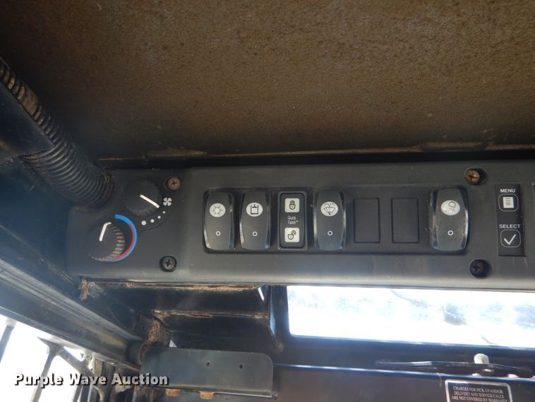 image for item GR9824 2009 John Deere 325  skid steer loader