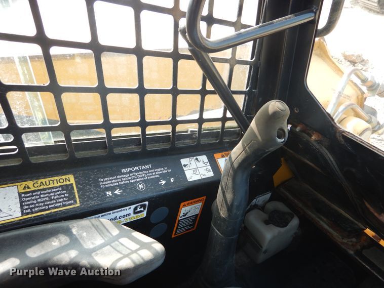 image for item GR9824 2009 John Deere 325  skid steer loader