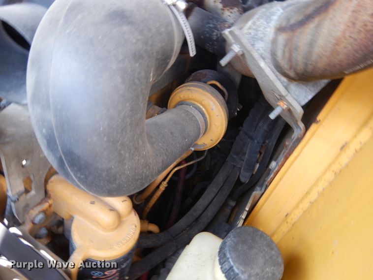 image for item GR9824 2009 John Deere 325  skid steer loader