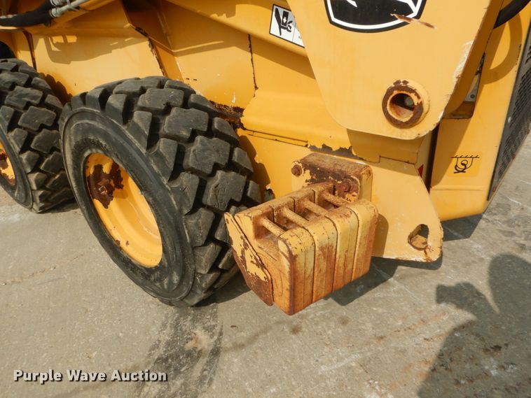 image for item GR9824 2009 John Deere 325  skid steer loader