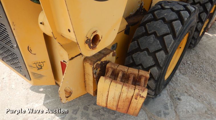 image for item GR9824 2009 John Deere 325  skid steer loader