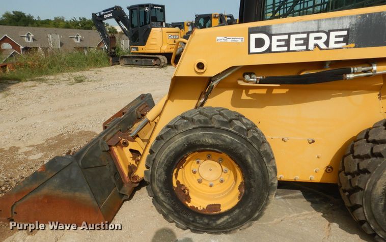image for item GR9824 2009 John Deere 325  skid steer loader