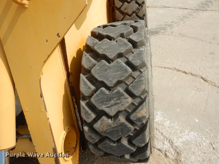 image for item GR9824 2009 John Deere 325  skid steer loader