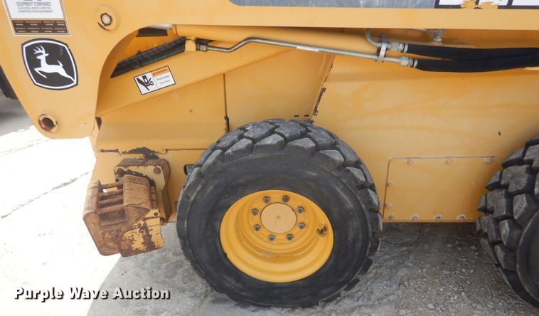 image for item GR9824 2009 John Deere 325  skid steer loader