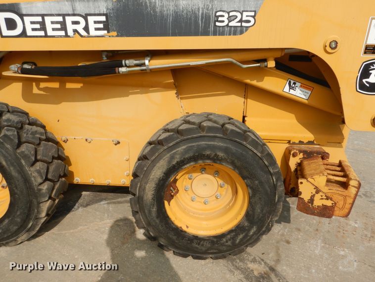 image for item GR9824 2009 John Deere 325  skid steer loader
