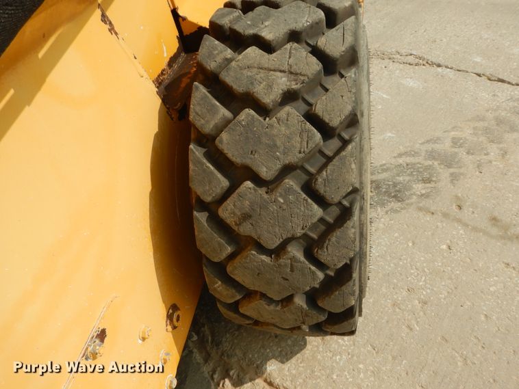 image for item GR9824 2009 John Deere 325  skid steer loader