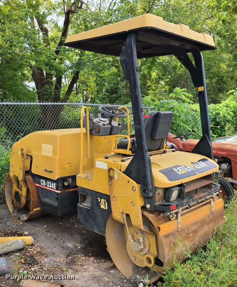 image for item GY9598 Caterpillar CB-334E  vibratory double drum roller