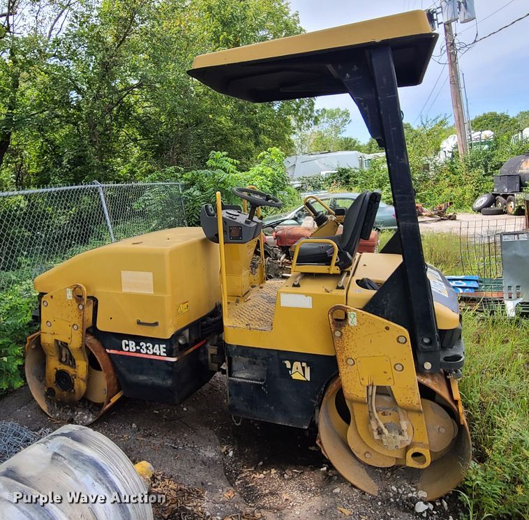 image for item GY9598 Caterpillar CB-334E  vibratory double drum roller