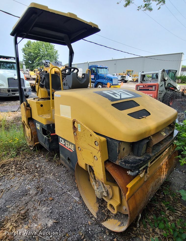 image for item GY9598 Caterpillar CB-334E  vibratory double drum roller