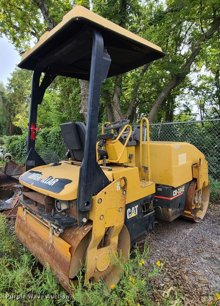 image for item GY9598 Caterpillar CB-334E  vibratory double drum roller