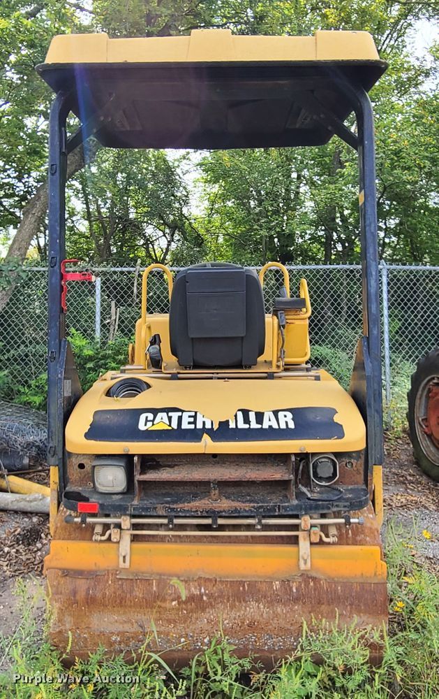 image for item GY9598 Caterpillar CB-334E  vibratory double drum roller
