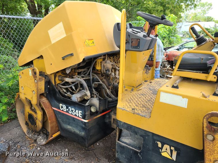 image for item GY9598 Caterpillar CB-334E  vibratory double drum roller