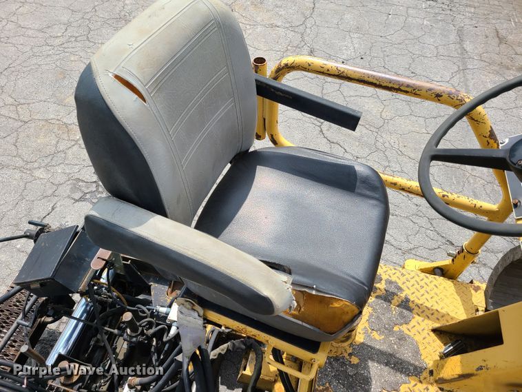 image for item GY9599 Caterpillar AP-650B  paver