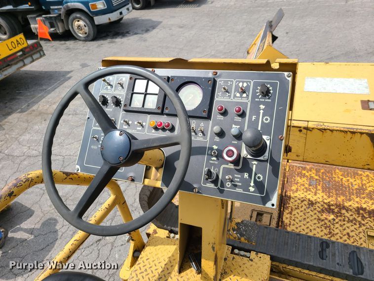 image for item GY9599 Caterpillar AP-650B  paver