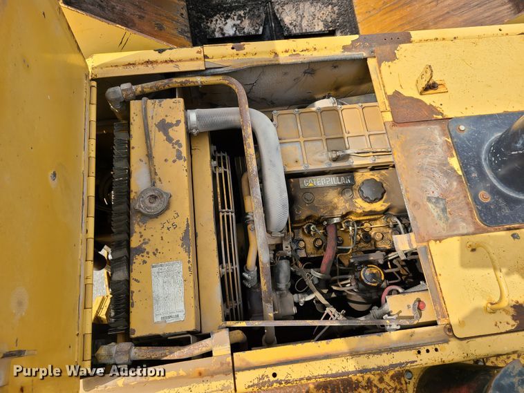 image for item GY9599 Caterpillar AP-650B  paver