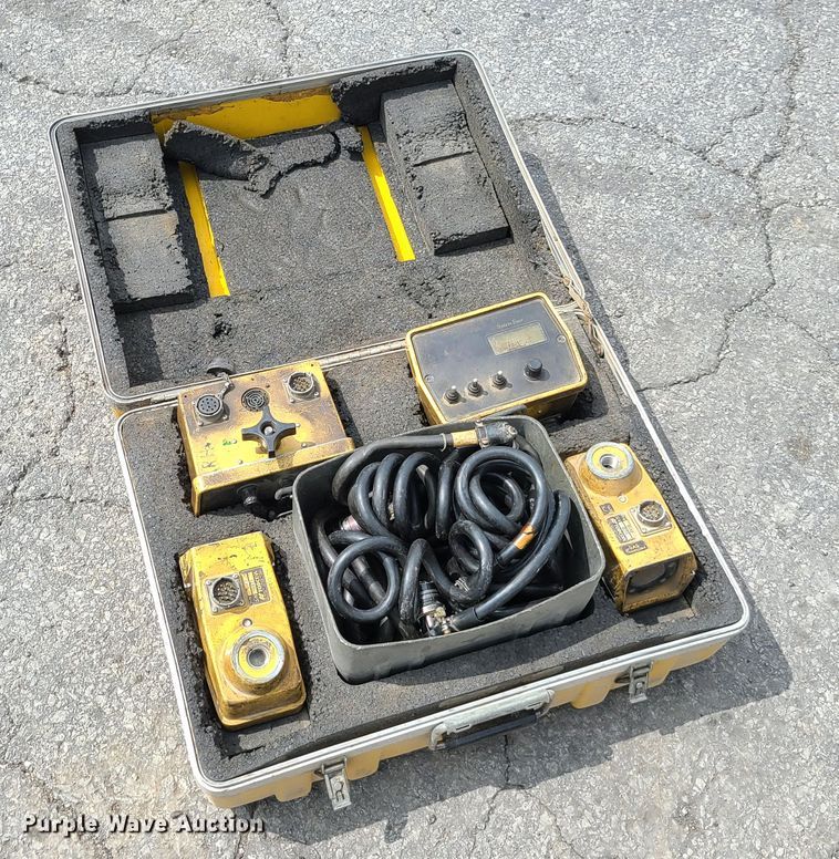 image for item GY9599 Caterpillar AP-650B  paver