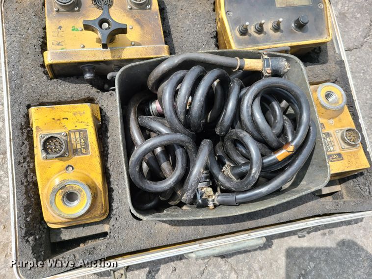image for item GY9599 Caterpillar AP-650B  paver