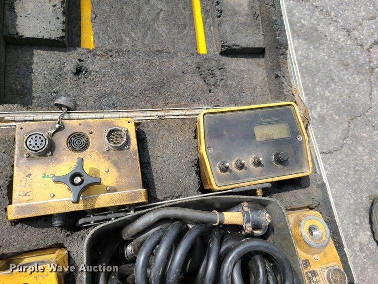 image for item GY9599 Caterpillar AP-650B  paver