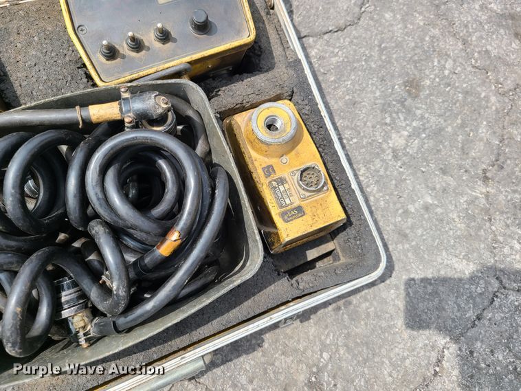 image for item GY9599 Caterpillar AP-650B  paver