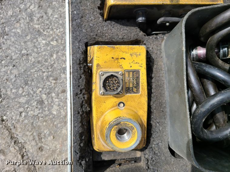 image for item GY9599 Caterpillar AP-650B  paver