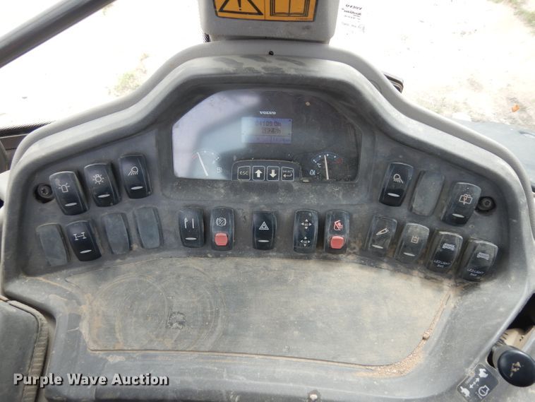 image for item HA9333 2012 Volvo BL70B  backhoe