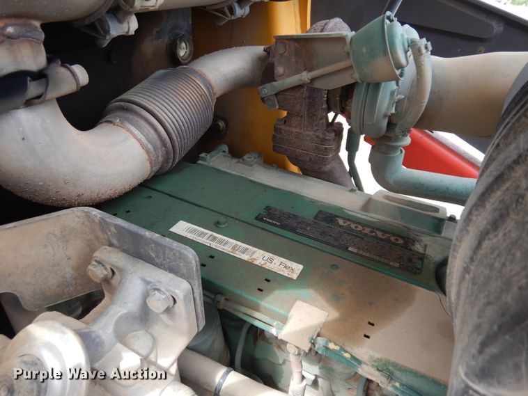 image for item HA9333 2012 Volvo BL70B  backhoe