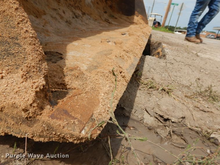 image for item HA9333 2012 Volvo BL70B  backhoe