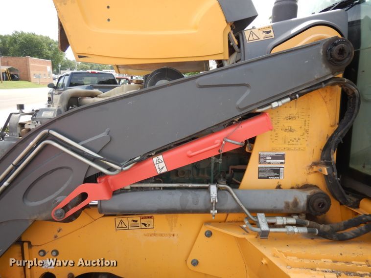 image for item HA9333 2012 Volvo BL70B  backhoe