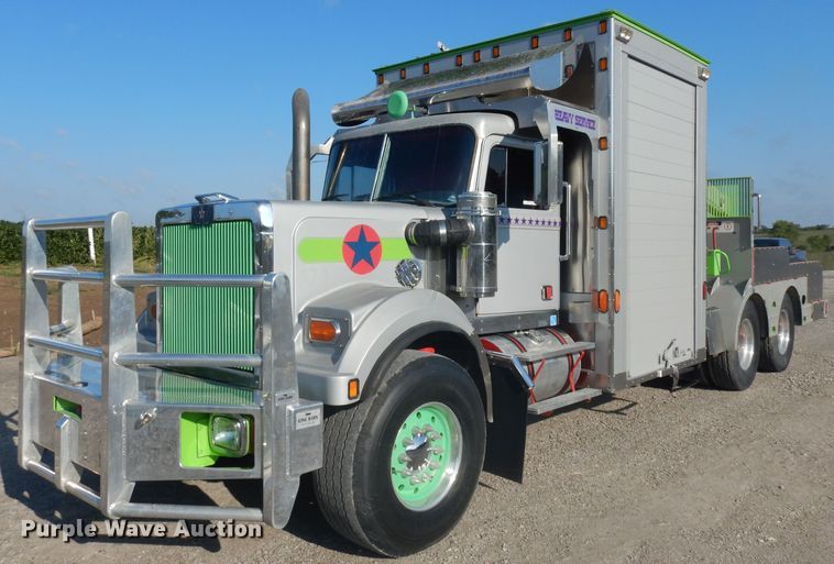 image for item HA9492 1979 Western Star  service truck with crane