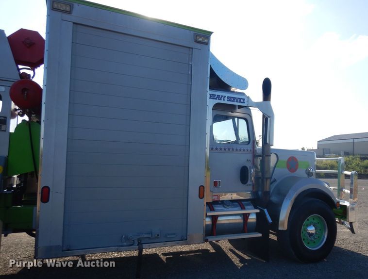 image for item HA9492 1979 Western Star  service truck with crane