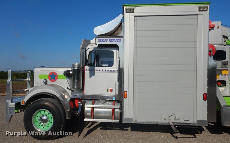 image for item HA9492 1979 Western Star  service truck with crane