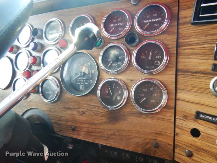 image for item HA9492 1979 Western Star  service truck with crane