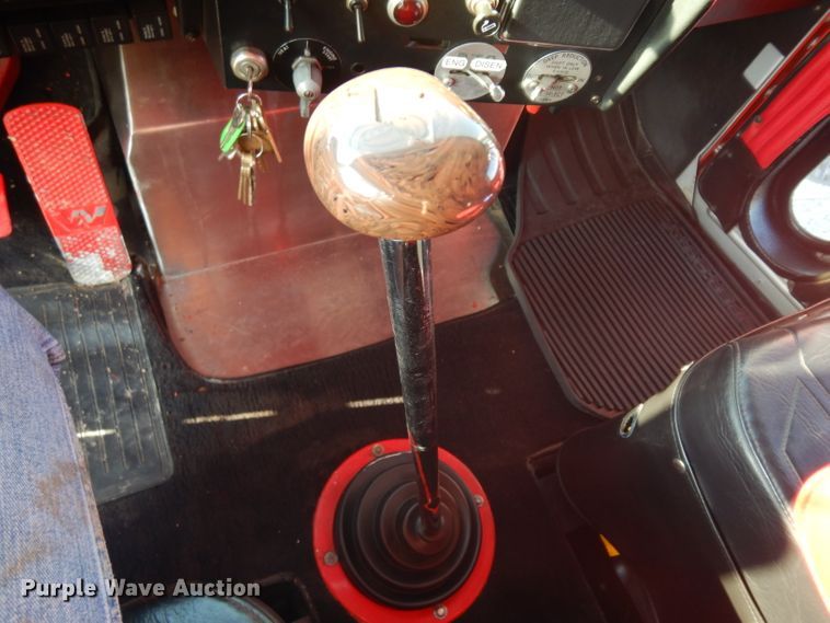 image for item HA9492 1979 Western Star  service truck with crane