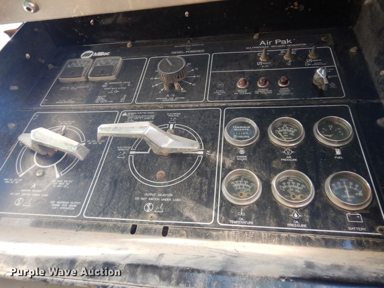 image for item HA9492 1979 Western Star  service truck with crane