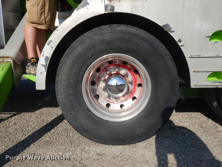 image for item HA9492 1979 Western Star  service truck with crane