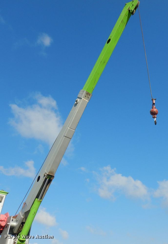 image for item HA9492 1979 Western Star  service truck with crane