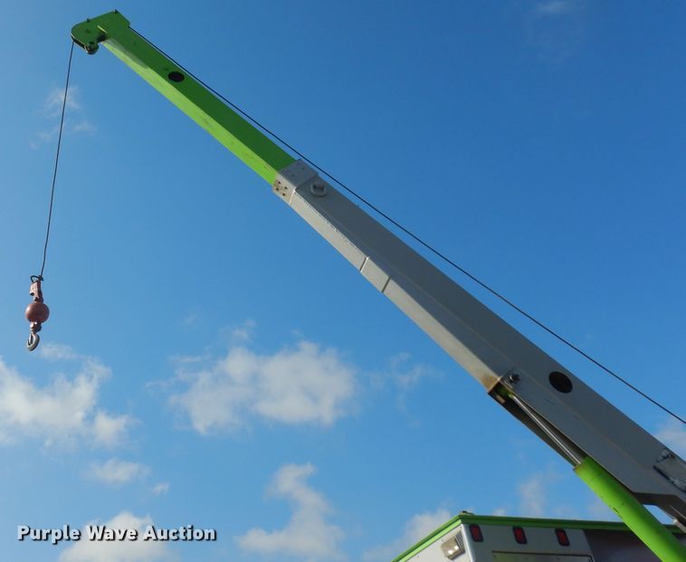 image for item HA9492 1979 Western Star  service truck with crane