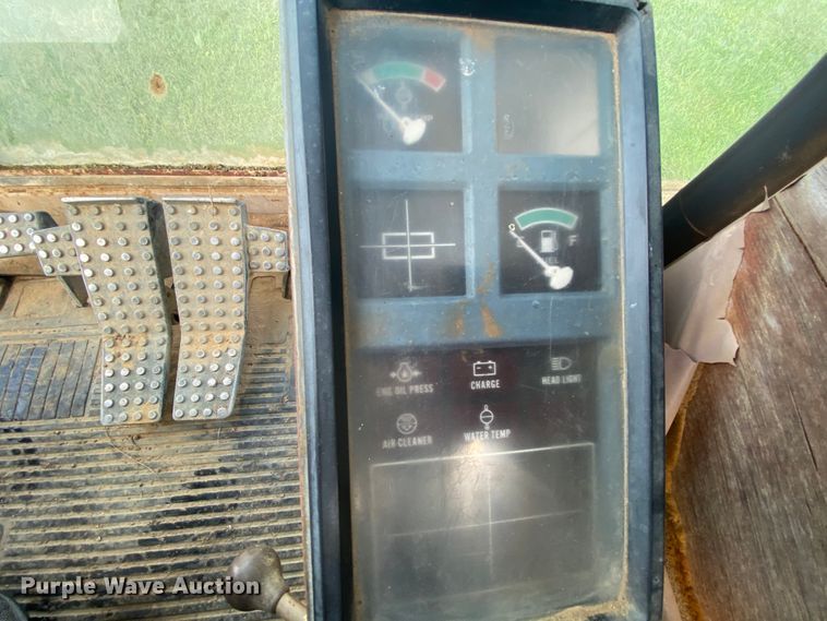 image for item HA9642 1987 John Deere 490  excavator