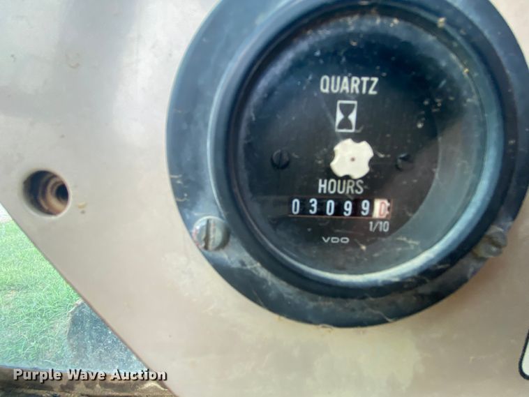 image for item HA9642 1987 John Deere 490  excavator