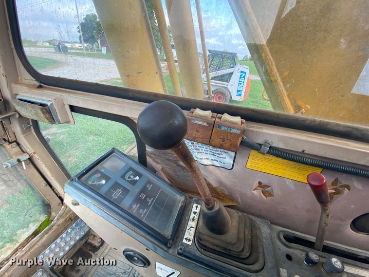 image for item HA9642 1987 John Deere 490  excavator