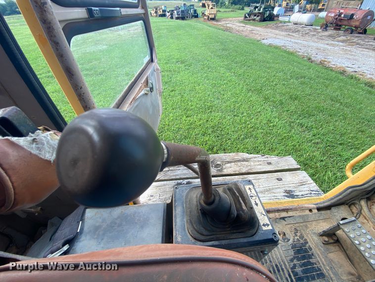 image for item HA9642 1987 John Deere 490  excavator