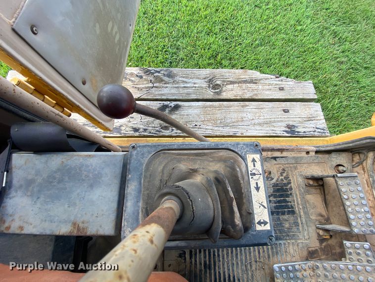 image for item HA9642 1987 John Deere 490  excavator