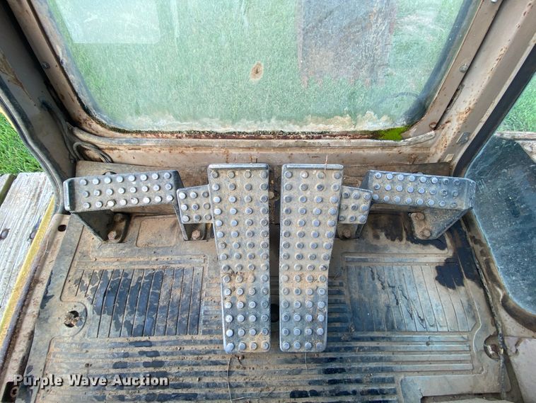 image for item HA9642 1987 John Deere 490  excavator