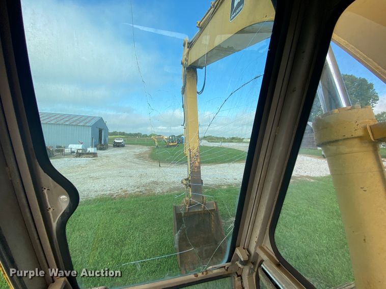 image for item HA9642 1987 John Deere 490  excavator